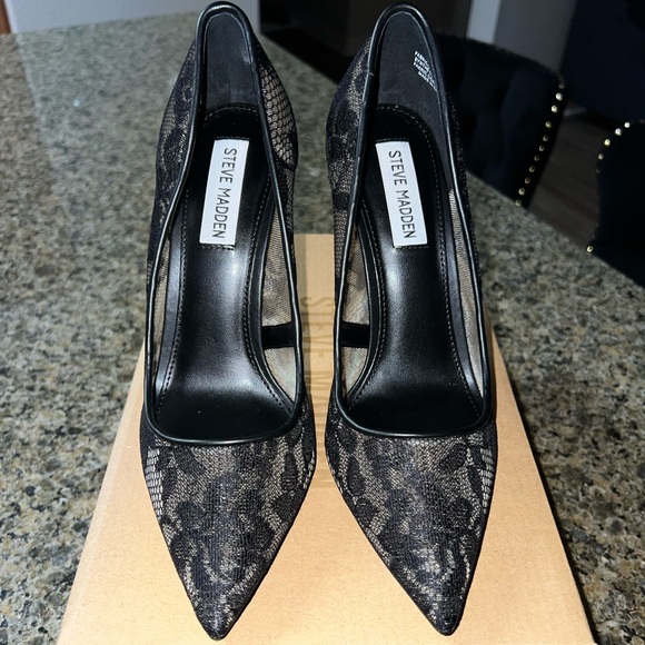 Steve Madden Black Lace Women's Heels PREOWNED in Great Condition - Picture 2 of 7